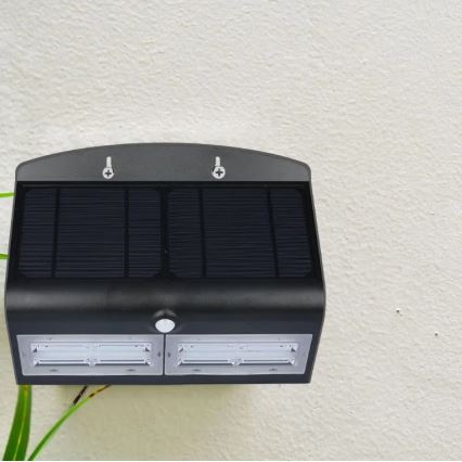 LED Solcell väggbelysning med sensor LED/7W/3,7V 4000K IP65 svart