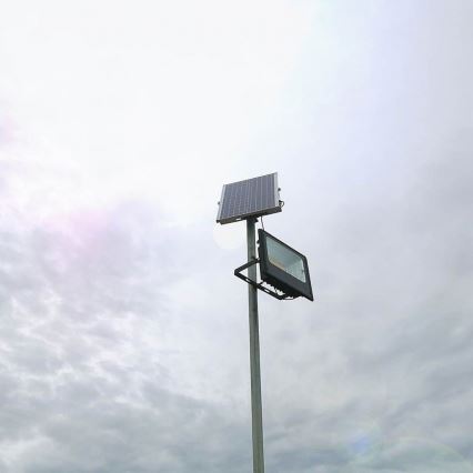 LED Solcellstrålkastare utomhus LED/40W/10V IP65 6000K + fjärrkontroll