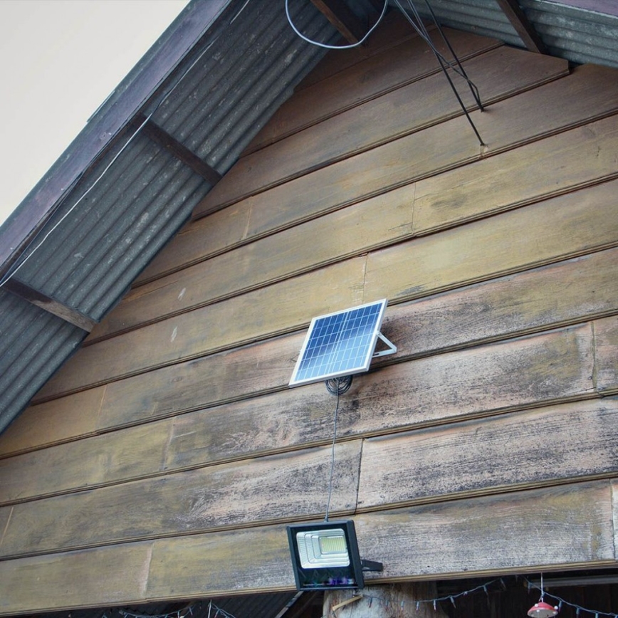 LED Solcellstrålkastare utomhus LED/40W/10V IP65 6000K + fjärrkontroll