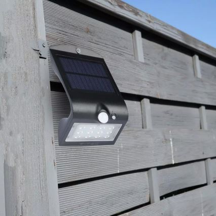 LED SolVägglampabelysning med sensor LED/1.5W/3,7V IP65 svart