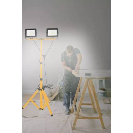 LED Strålkastare med stativ 2xLED/30W/230V IP65