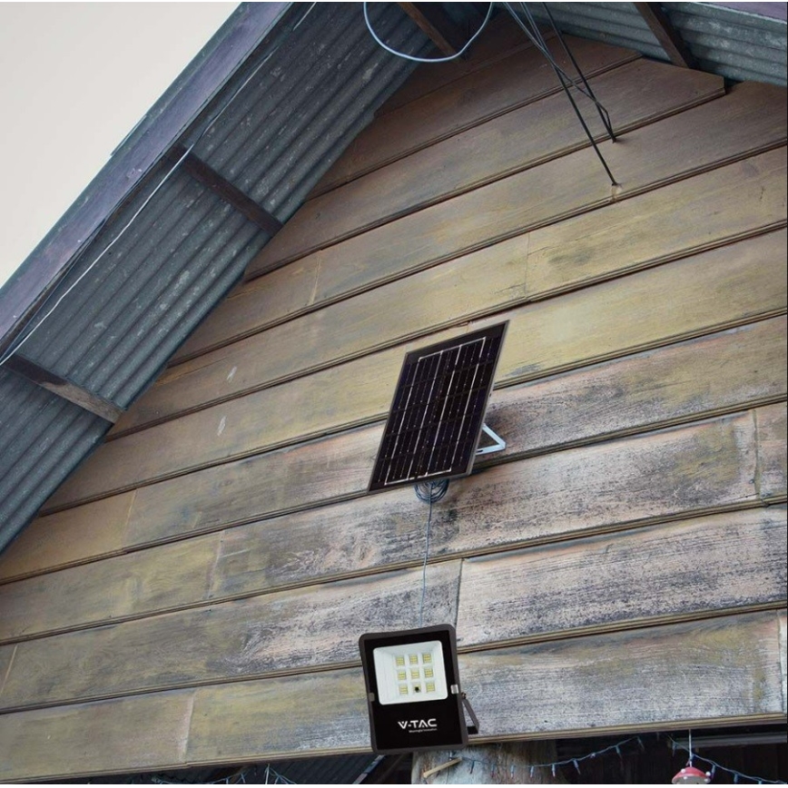 LED Utomhus solcell strålkastare LED/6W/3,2V 6400K IP65 + fjärrkontroll