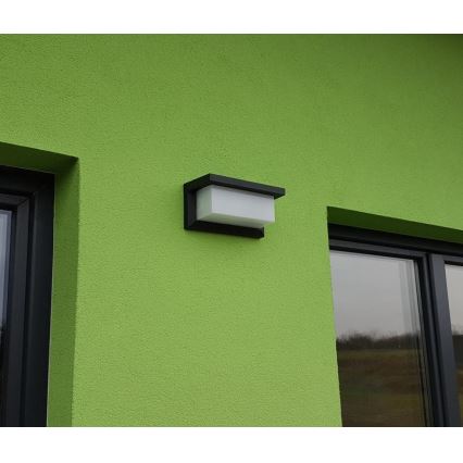 LED Utomhus vägglampa med sensor LED/12W/230V IP54 svart