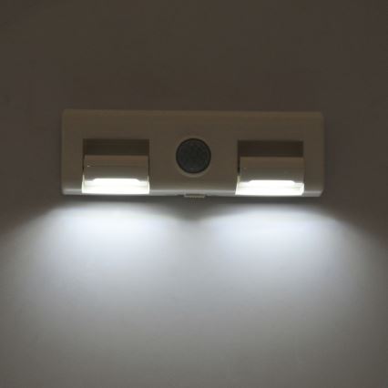 LED Väggbelysning med sensor LED/3xAAA/4,5V
