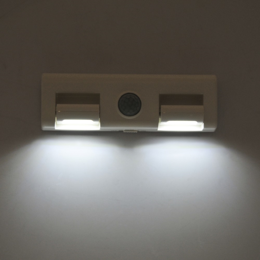 LED Väggbelysning med sensor LED/3xAAA/4,5V