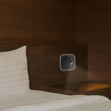LED väggspot med USB-port LED/8W/230V 3000K svart