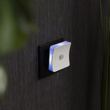 Ledvance - LED RGB Orienteringslampa med sensor för vägguttag LUNETTA LED/0,3W/230V