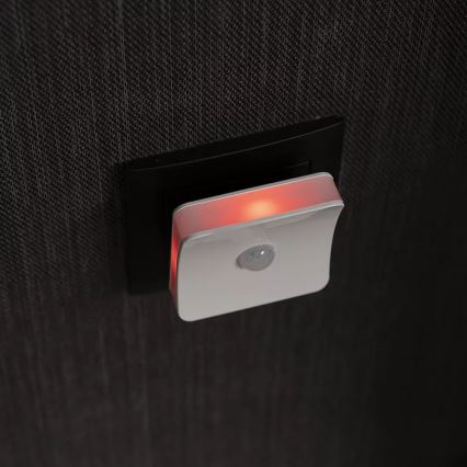 Ledvance - LED RGB Orienteringslampa med sensor för vägguttag LUNETTA LED/0,3W/230V
