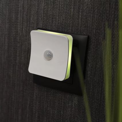 Ledvance-LED RGB Orientation socket belysning med en sensor LUNETTA LED/0,3W/230