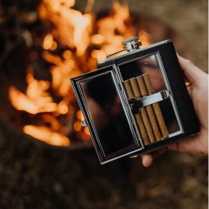 Plunta med cigarrfodral 175 ml svart