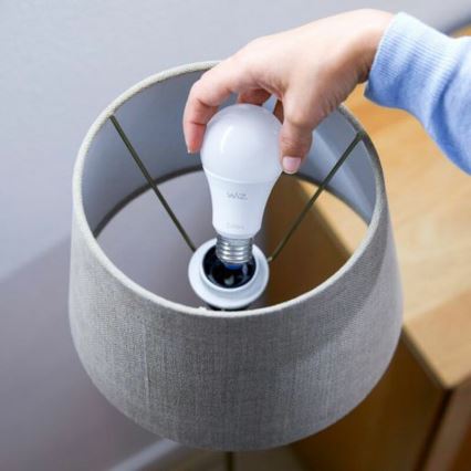 Set om 2 dimbara LED-lampor A60 E27/9W/230V 2700K Wi‑Fi + fjärrkontroll - WiZ