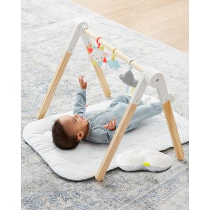 Skip Hop - Barnfilt för lek med en trätrapets LINING CLOUD