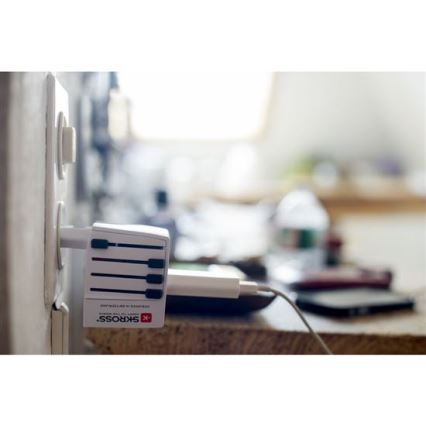 MUV reseadapter med AC-uttag och USB A+C, 15 W