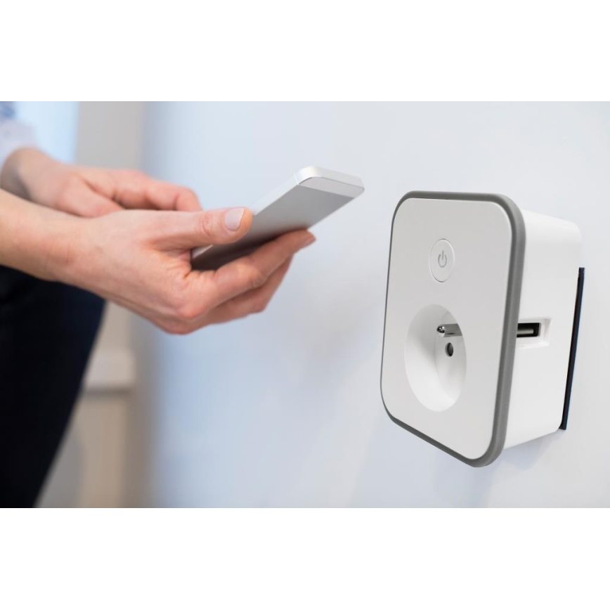 Smart kontakt med förbrukningsmätning 3680W/230V + 2xUSB/12W/5V Wi-Fi