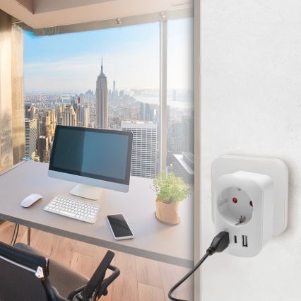 Reseadapter för USA 230V 2x USB-A + 1x USB-C