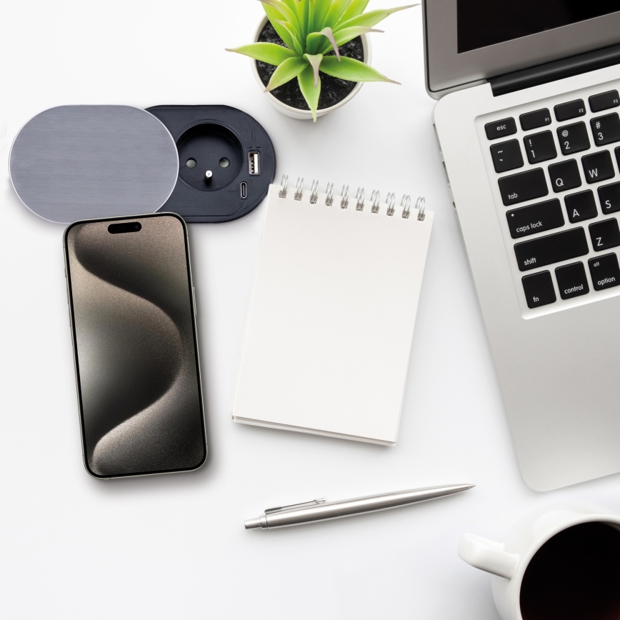 Inbyggd uttag 1Z + USB A+C