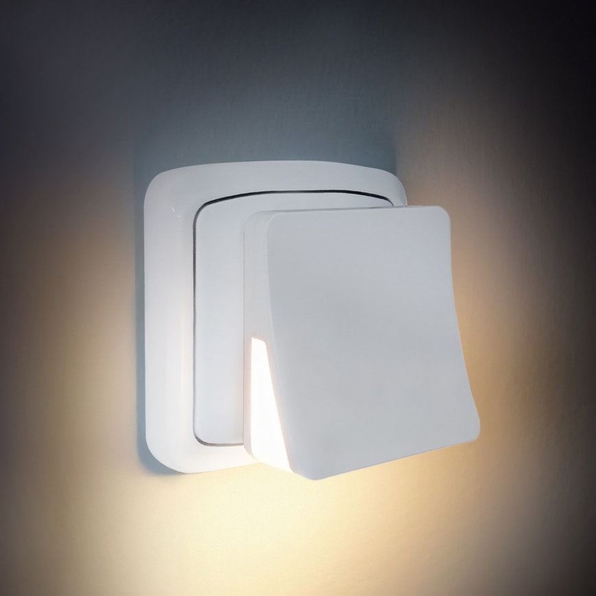LED nattlampa med skymningssensor till ett uttag LED/0,5W/230V 3000K