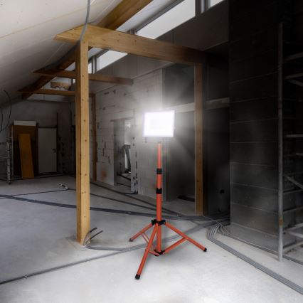 LED Strålkastare med ett stativ LED/100W/230V 4000K IP65