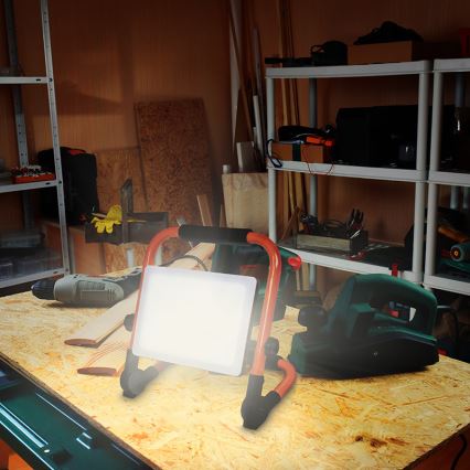 LED-reflektor med stativ — 50 W, 230 V, 4000 K, IP65