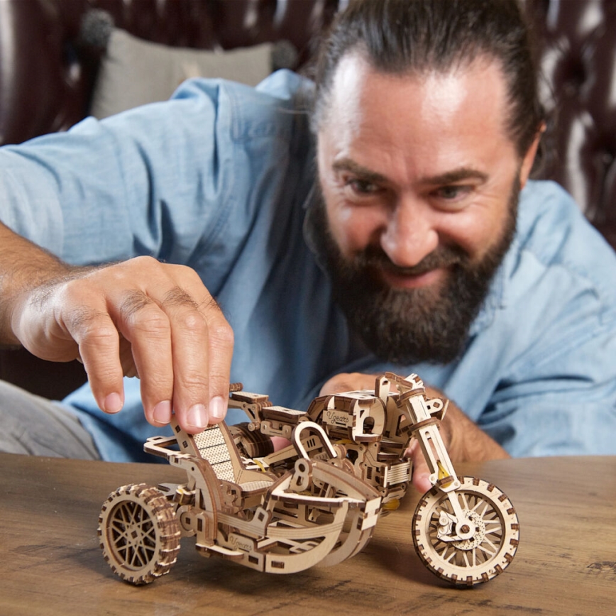 Ugears - 3D Mekaniskt pussel i trä Scrambler motorcykel med vagn