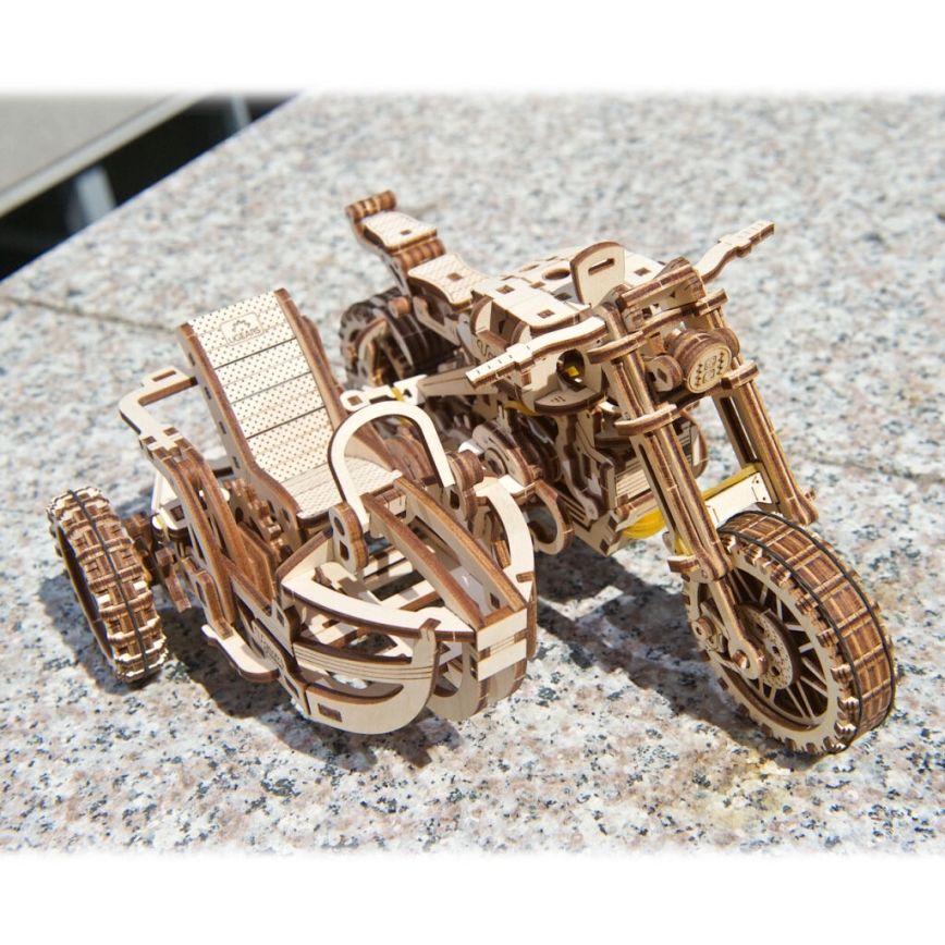Ugears - 3D Mekaniskt pussel i trä Scrambler motorcykel med vagn