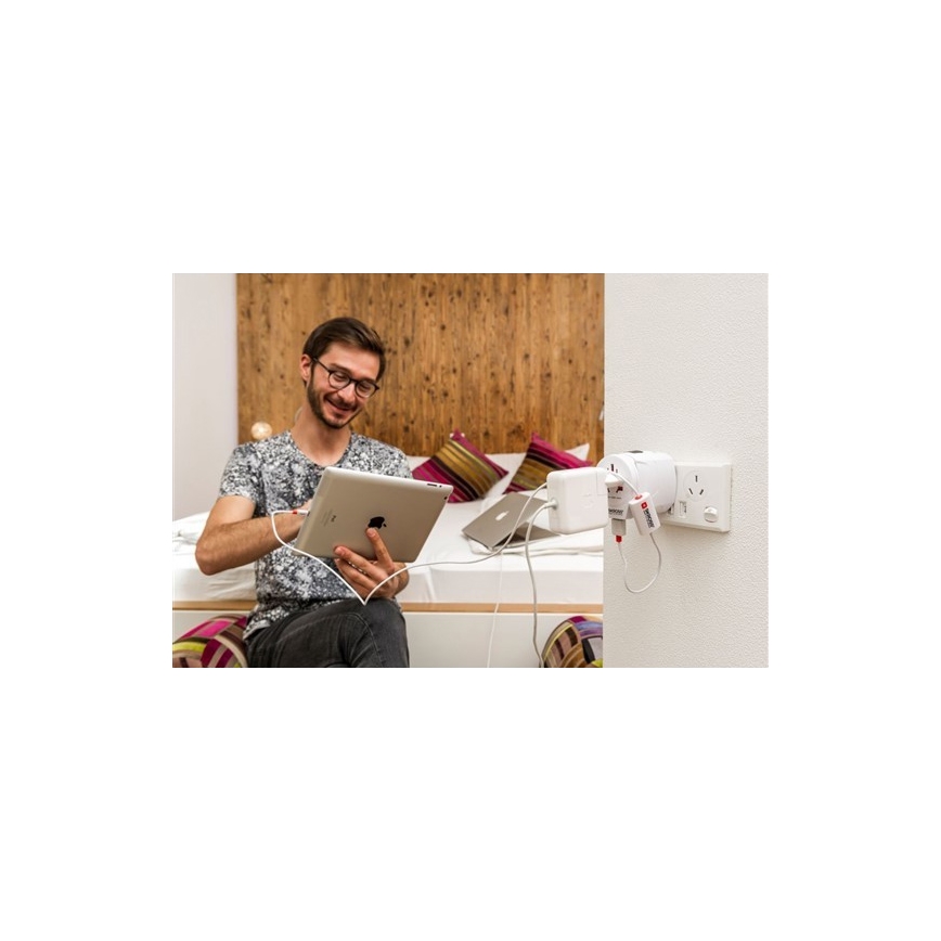 Universell reseadapter för hela världen 230V + USB port