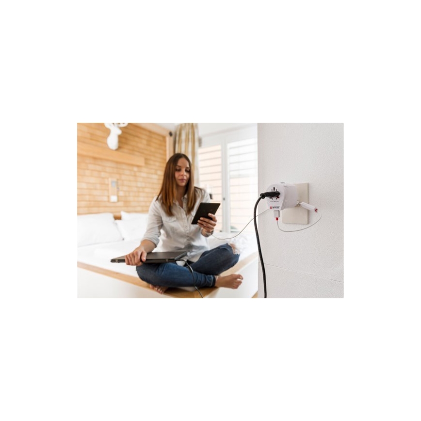 Universell reseadapter för hela världen 230V + USB port