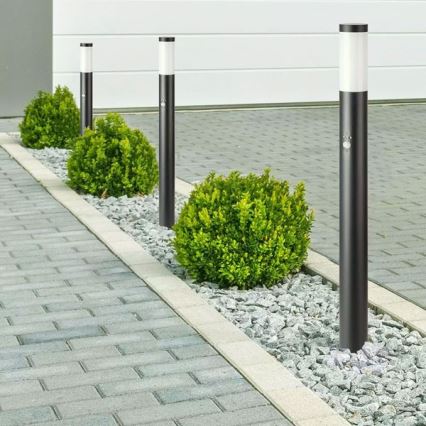 Utomhuslampa med sensor 1xE27/60W/230V IP44 80cm svart
