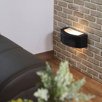 Vägglampa för utomhusbruk OLIANA 1xE27/60W/230V IP54 svart