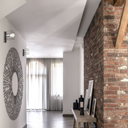 Vägglampa MIKA 1xE27/60W/230V svart/skinande krom