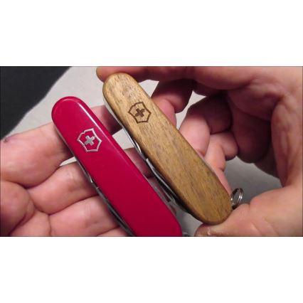 Victorinox - Multifunktionell fickkniv 9,1 cm/14 funktioner röd