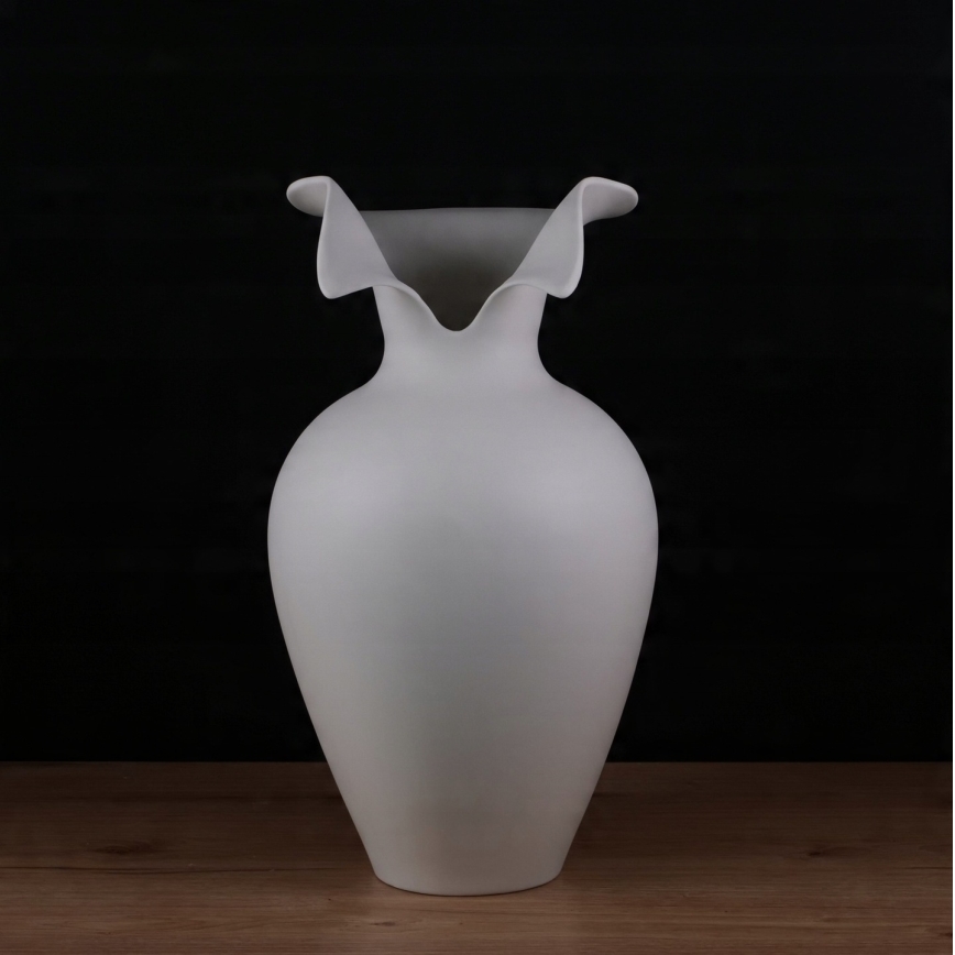 Vit keramisk vas 41,5 x 23 cm
