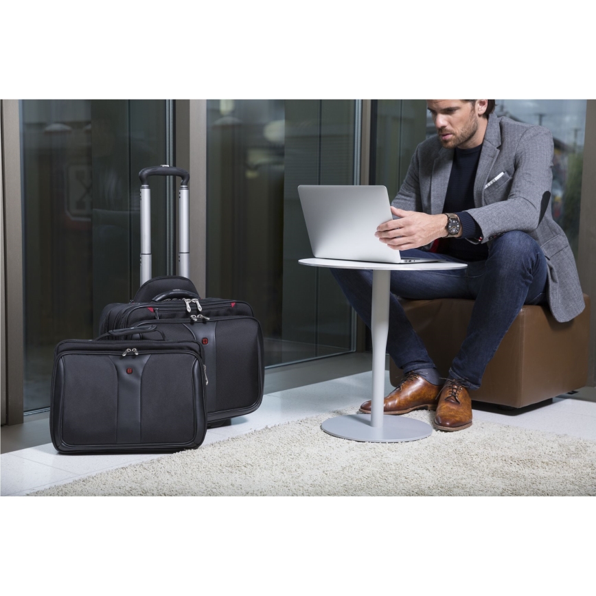 Wenger - Reseväska på hjul 25 l 17" + laptopväska 15,6" Patriot svart