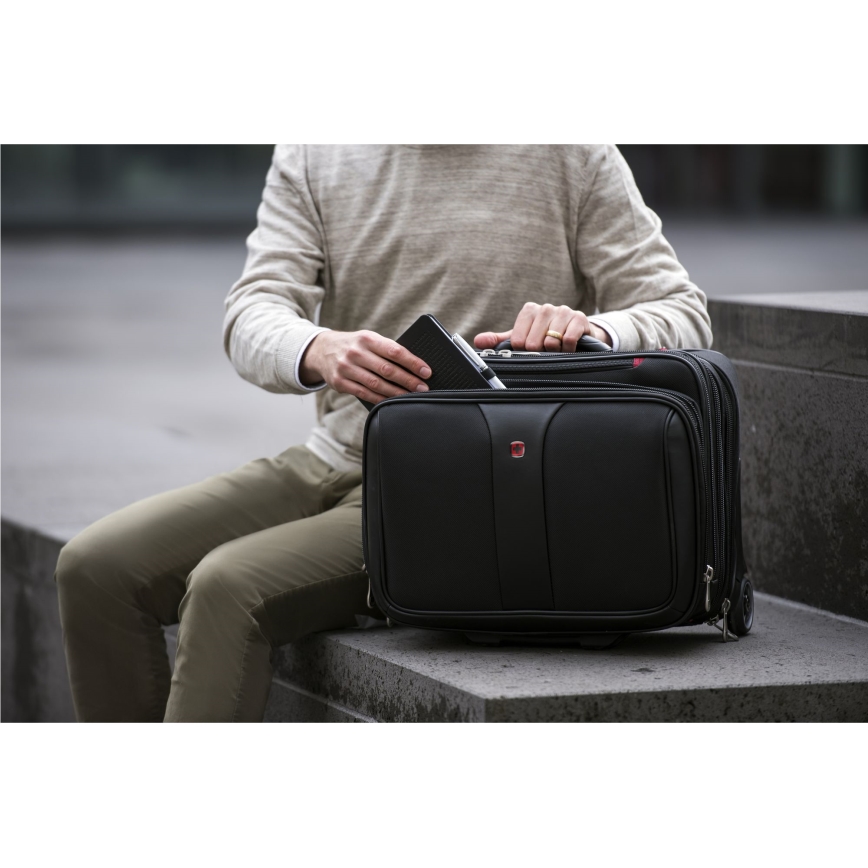 Wenger - Reseväska på hjul 25 l 17" + laptopväska 15,6" Patriot svart